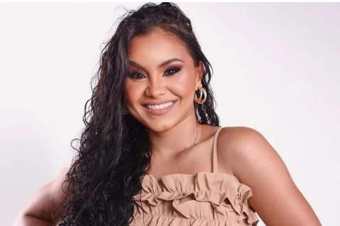 Jovem Sapeense Elayne Silva é a nova vocalista da banda Fogo na Roupa
